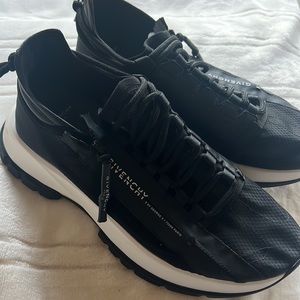 Givenchy size 40 3AV George 75008